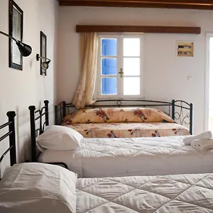 Xeni's At Mykonos Center , Mykonos Town Grecia